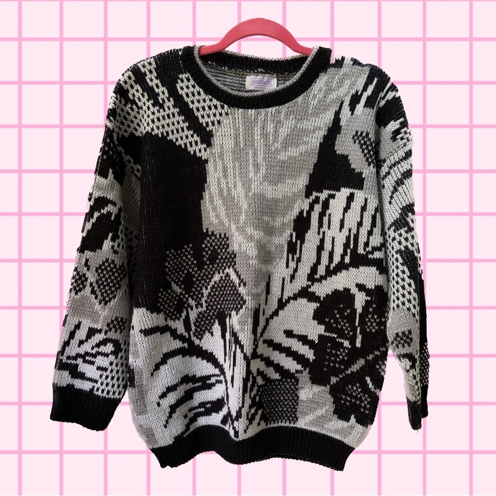 Arielle Graphic B&W Vintage 80s Knit Sweater